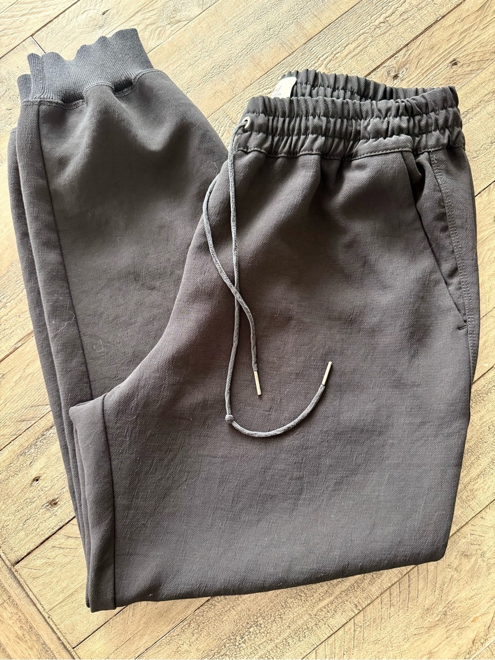 Aritzia | Wilfred Jogger Dress Pants, size medium.
